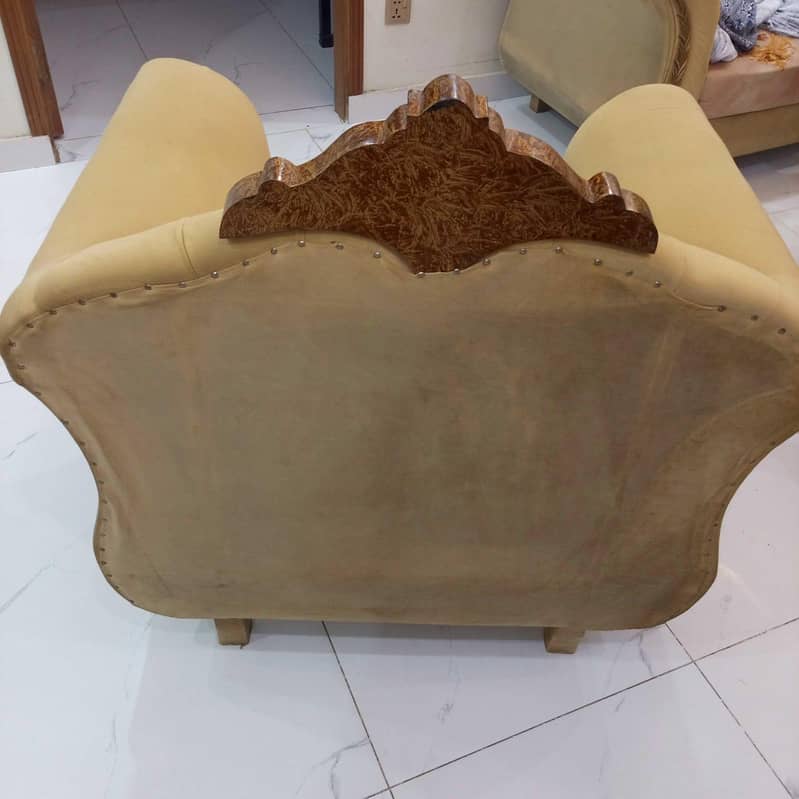 Sofa Set With table. 5