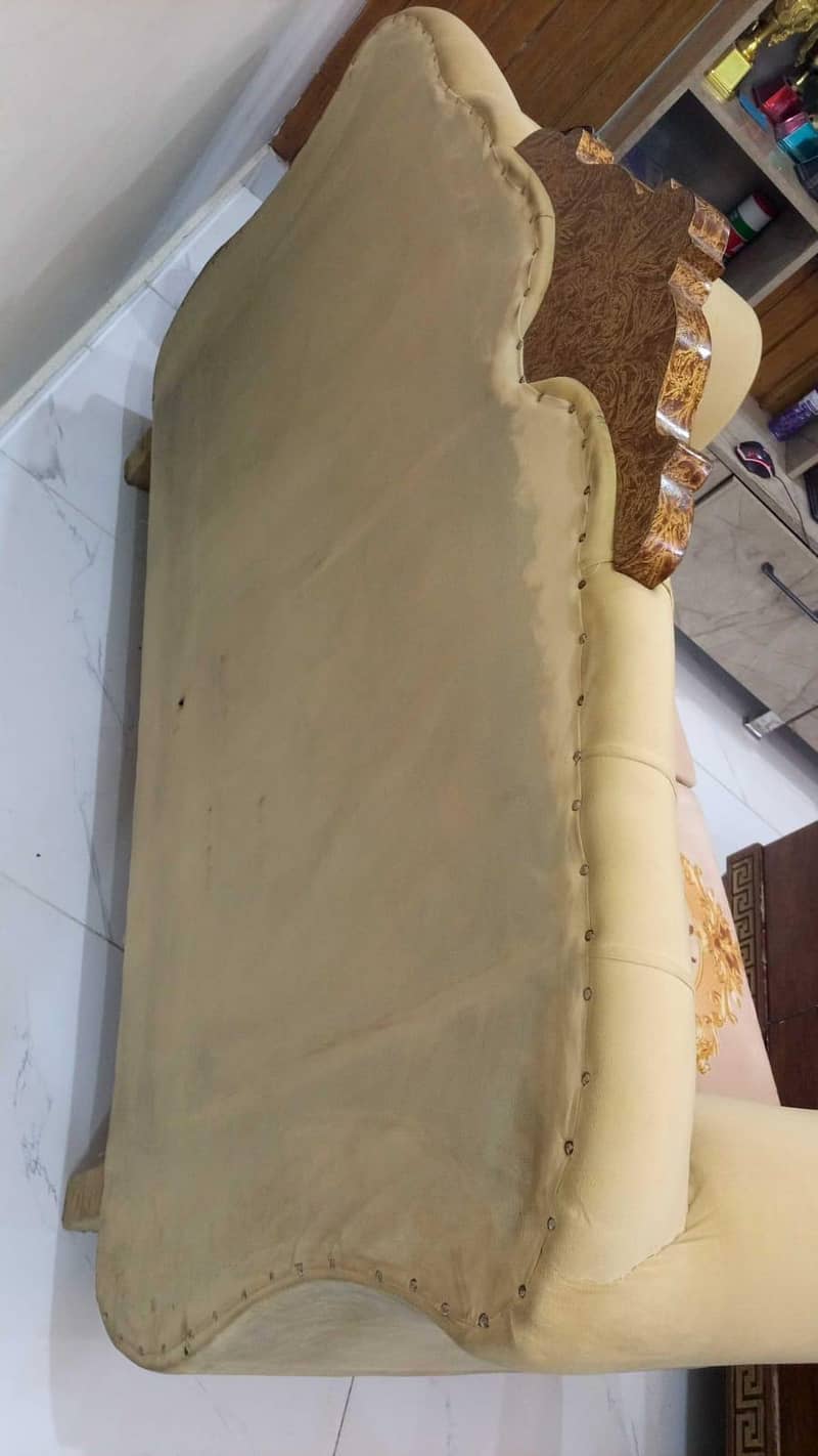 Sofa Set With table. 6