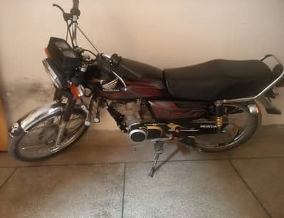 One hand Army person used bike