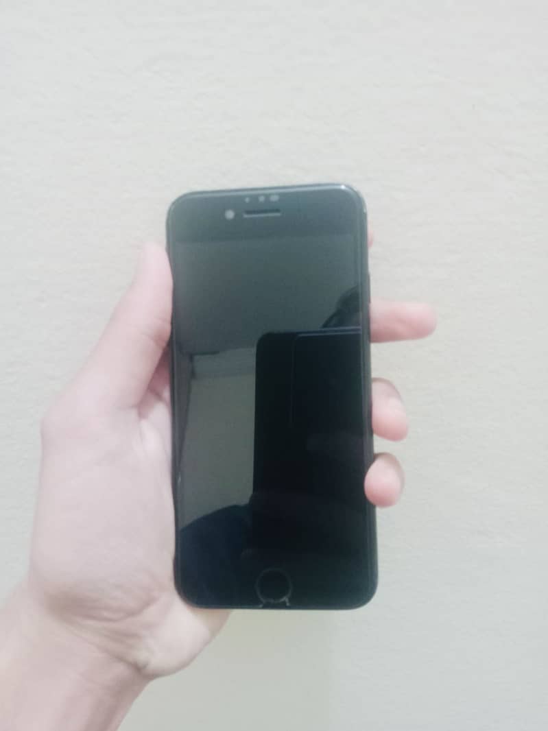 Apple iPhone 7 0