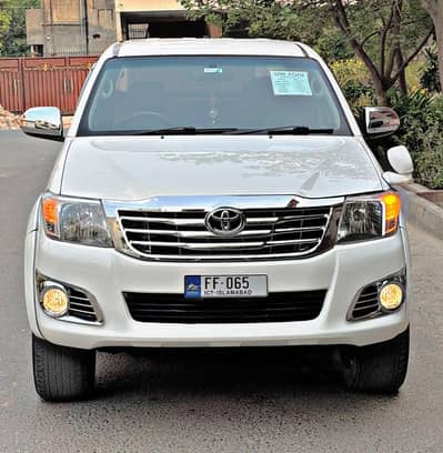 Toyota Hilux Vigo Champ G 2015 Model