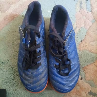 genuine sports shoes available for sale