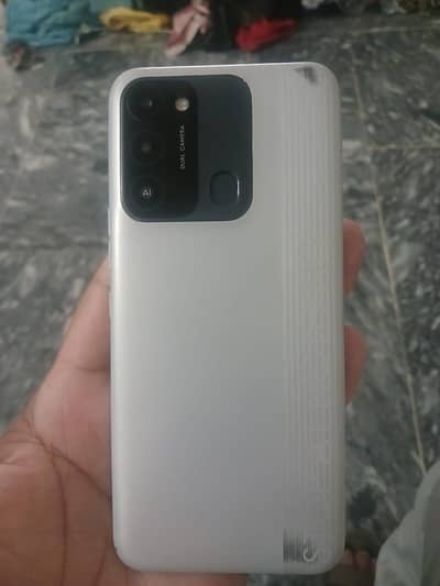 Tecno Spark 8C