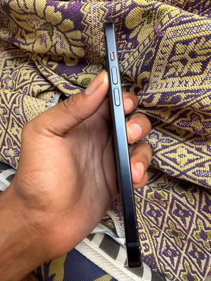 Apple iPhone 15 plus 2
