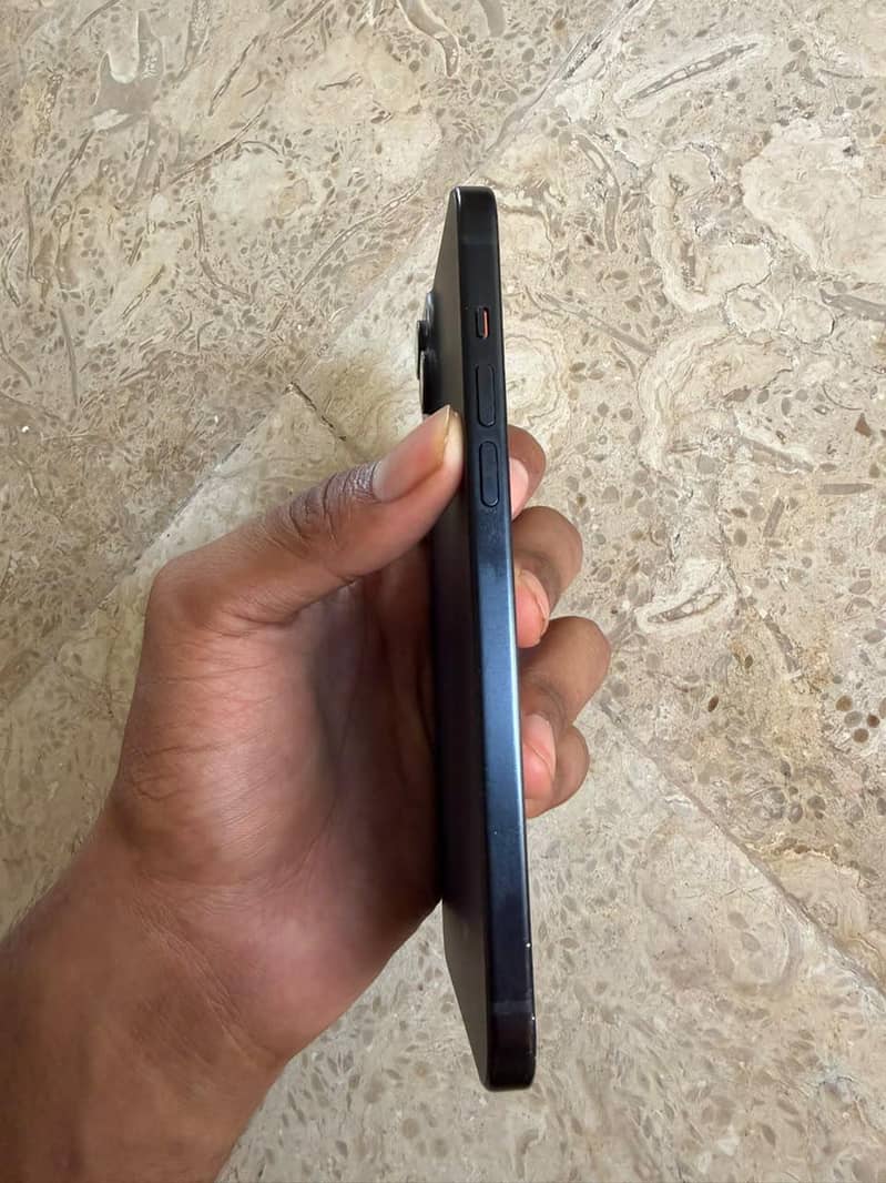 Apple iPhone 15 plus 4