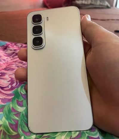 Infinix hot 60i latest model ha 10 by 10 condition all ok