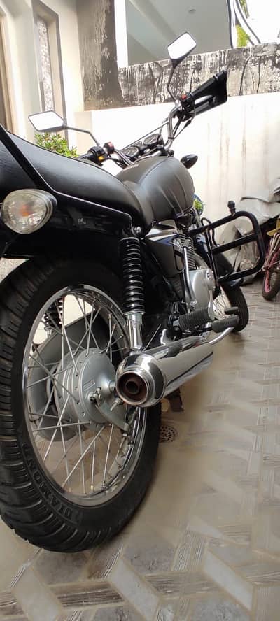 Suzuki GS 150 2022