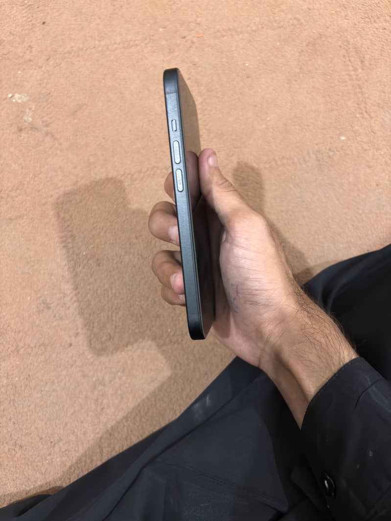 Apple iPhone 15 2