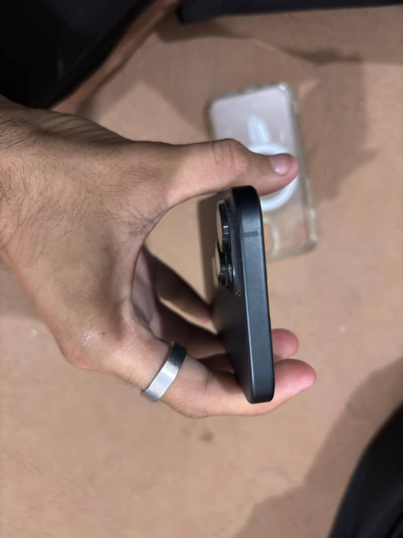 Apple iPhone 15 4