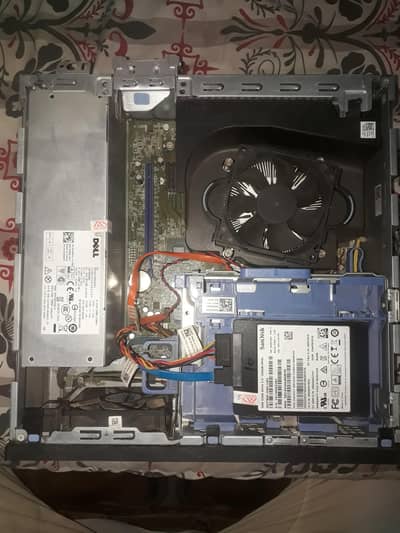 optical 3040 CPU with keyboard Maous Ram 8---256 SSD 03331533874