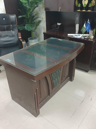 used Reception L shape tabel ,Boss Chair, and table and sofa for sell