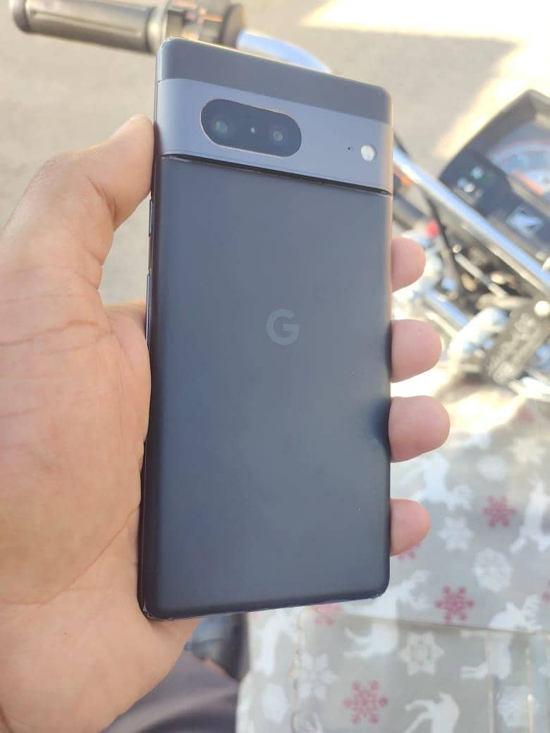Google Pixel 7 4