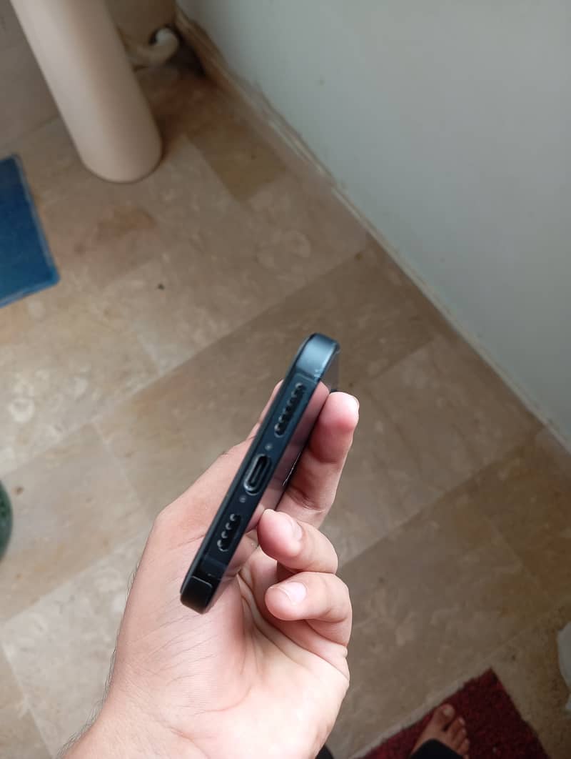 Iphone 16 plus 4