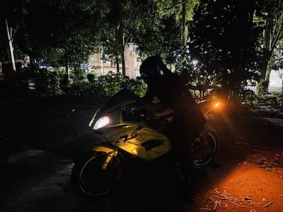 Bmw s1000r replica swap cb400 engine