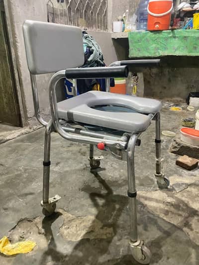 commode chear