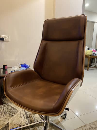 Executive Wooden Back Office Chair Premium Leather DHA