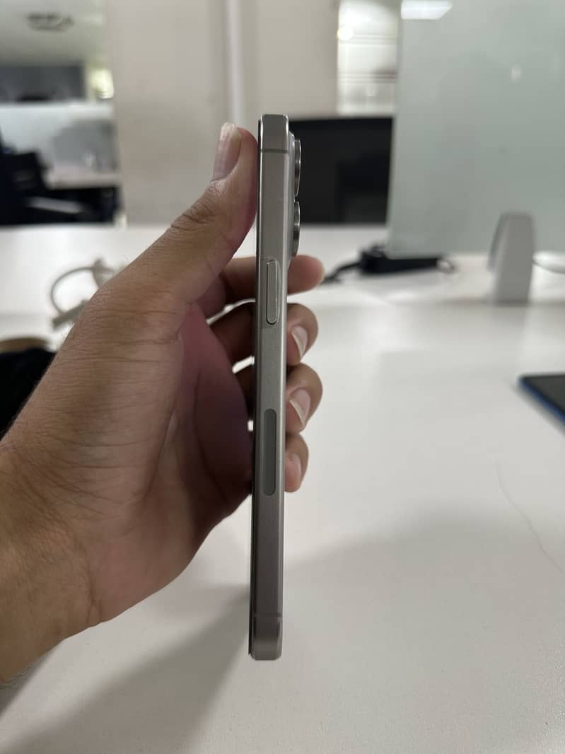Apple iPhone 15 Pro Max 0