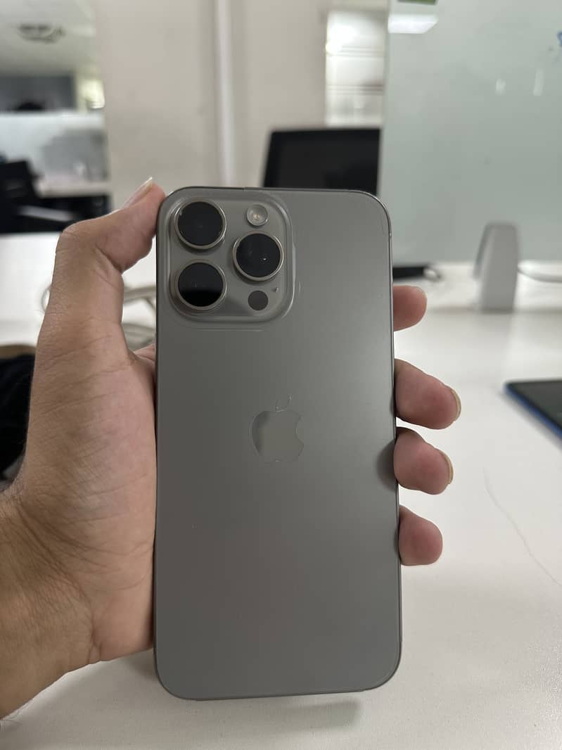 Apple iPhone 15 Pro Max 3