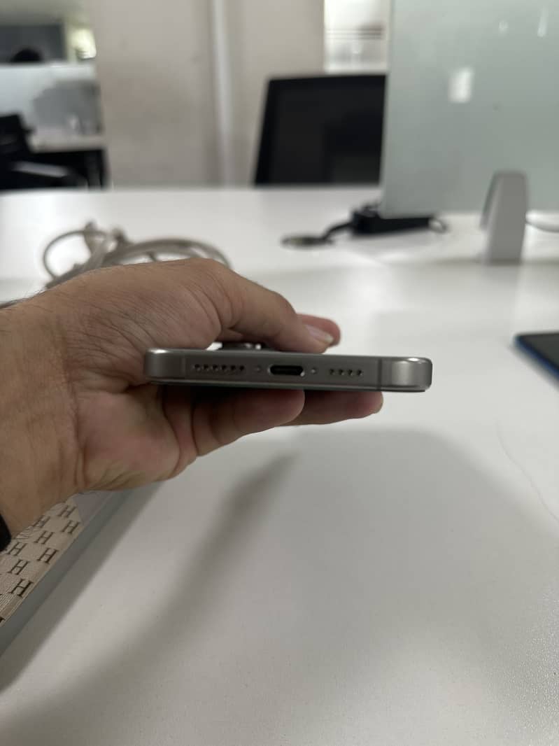 Apple iPhone 15 Pro Max 5