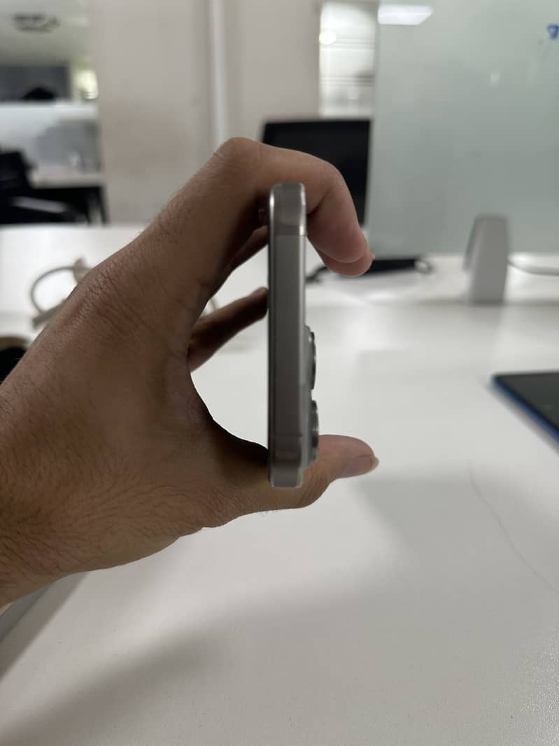 Apple iPhone 15 Pro Max 6