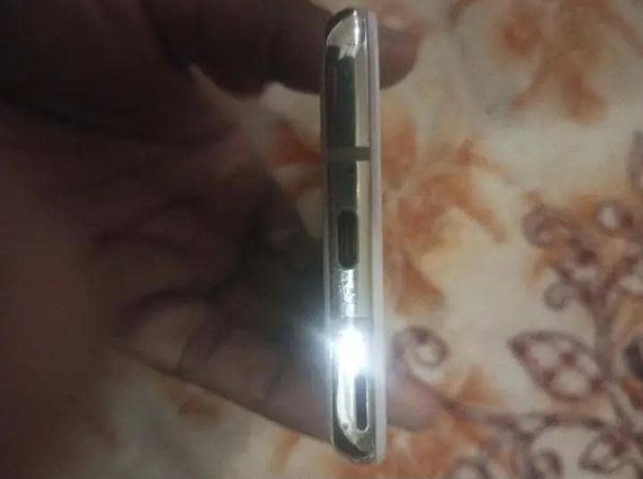 Sharp Aquos R2 2