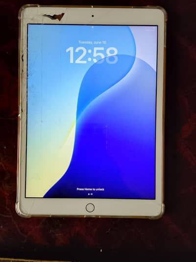 apple ipad 7 generation 32 gb all ok glass tuta hua bus charger sath