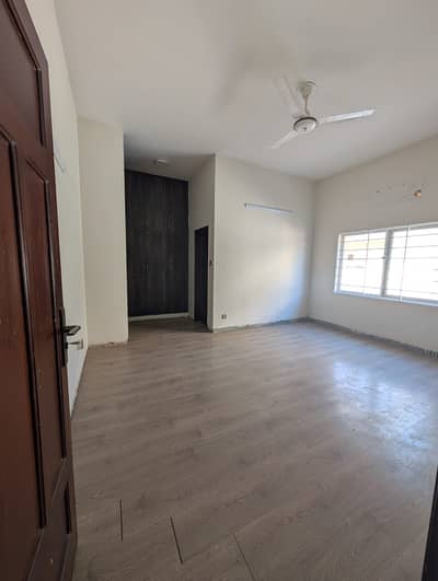 F-10 Excellent 1 Kanal House Double Storey House, Spacious Rooms Proper 5 Bedrooms, 5 Attached Bathrooms Modern Fittings Along With Tile Flooring Drawing Dining, TV Lounge, Kitchen, Beautiful Lawn