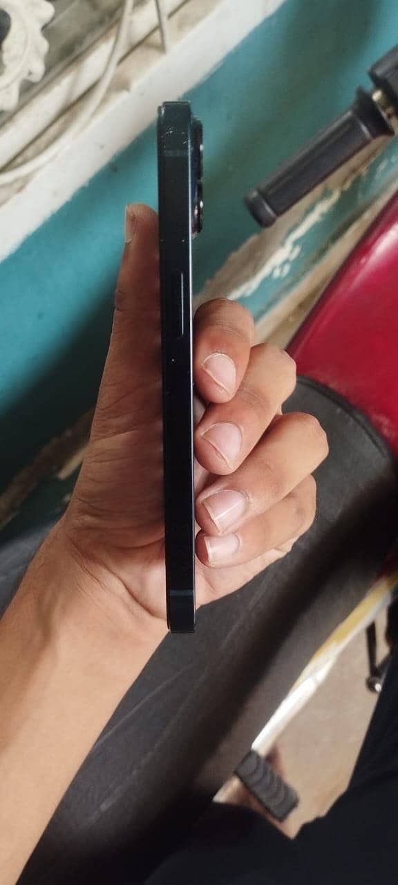 Apple iPhone 13 1