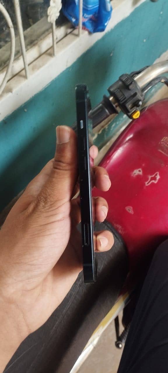 Apple iPhone 13 5