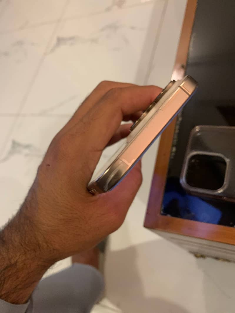 Iphone 16Pro Max 1