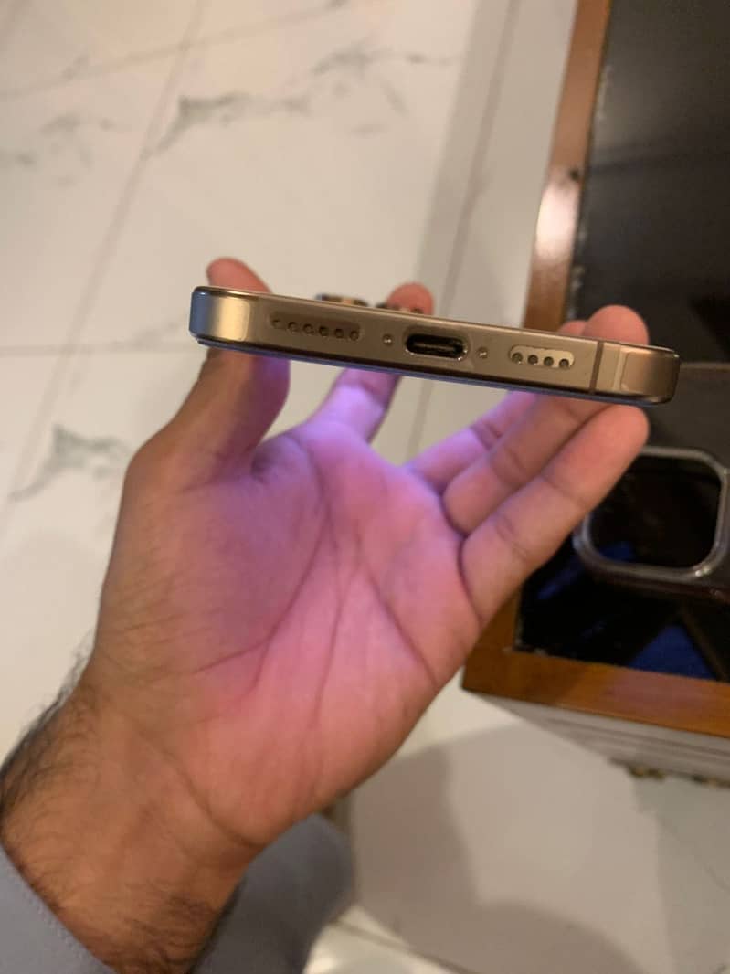 Iphone 16Pro Max 3