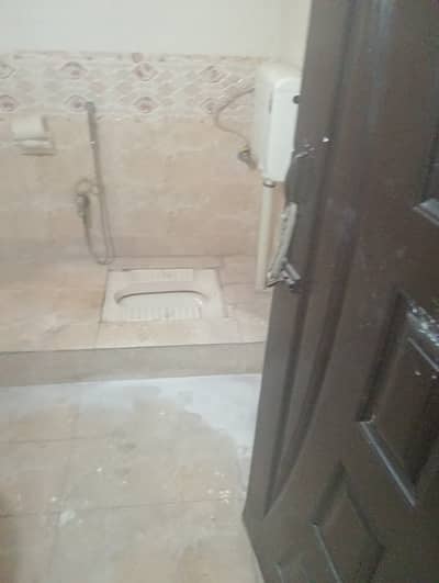 10marla 4beds DD TV lounge kitchen attached baths neat clean upper portion for rent in G 14 4 islamabad saprete