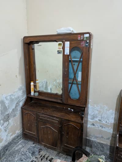 10/10 Solid wood Dressing Table for sale. in Layyah (karor lal esan)