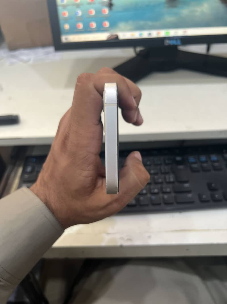 Apple iPhone 12 3