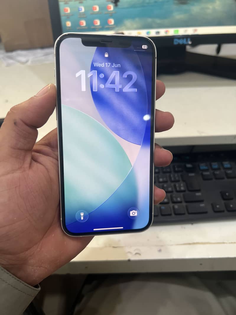 Apple iPhone 12 4