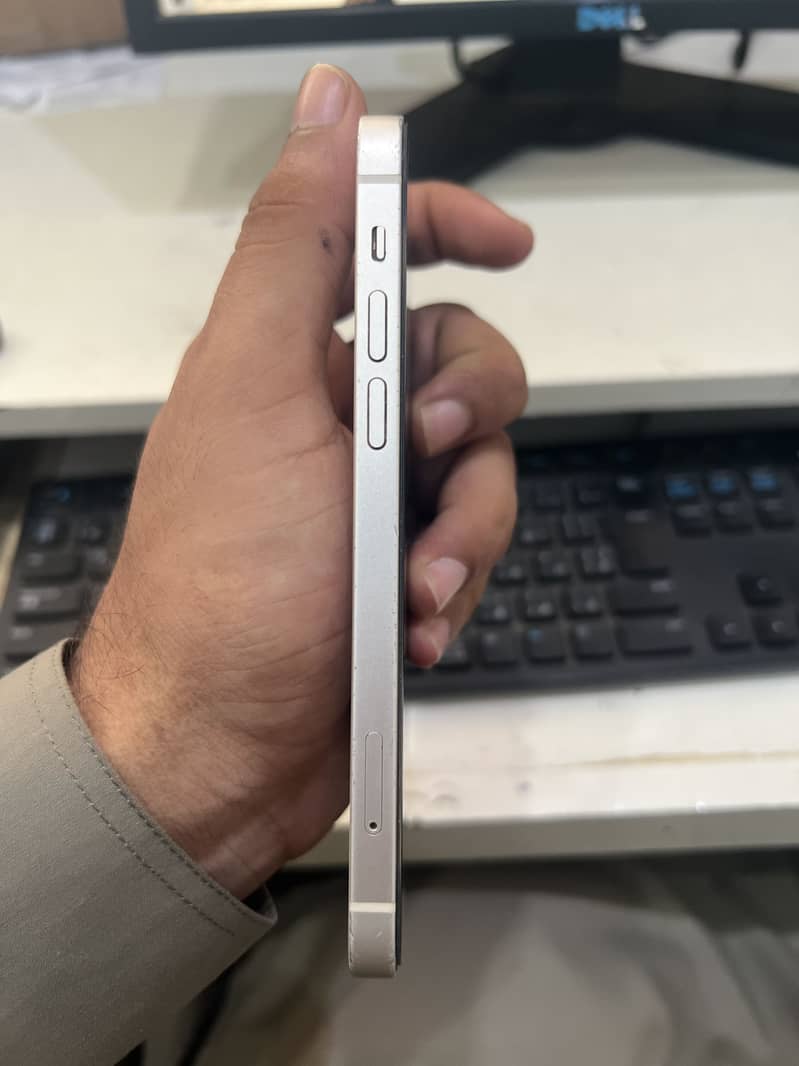 Apple iPhone 12 6