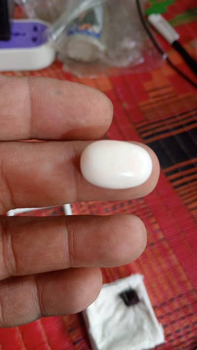 17 Cart Original White Marjan Stone