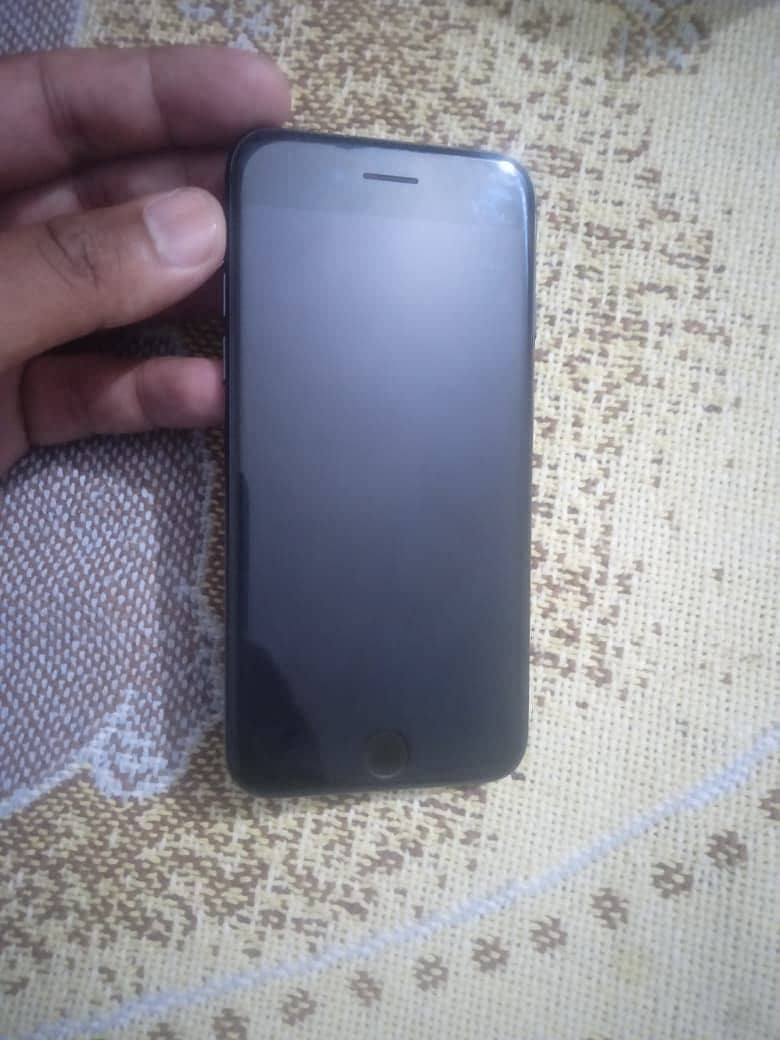 Apple iPhone 7 0