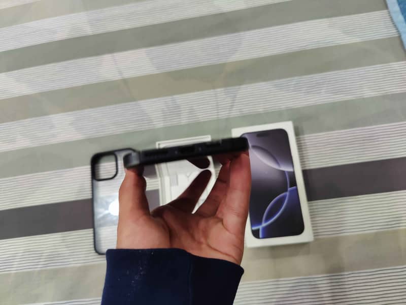 Apple iPhone 16 Pro Max sim lock 2