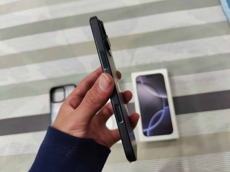 Apple iPhone 16 Pro Max sim lock 5
