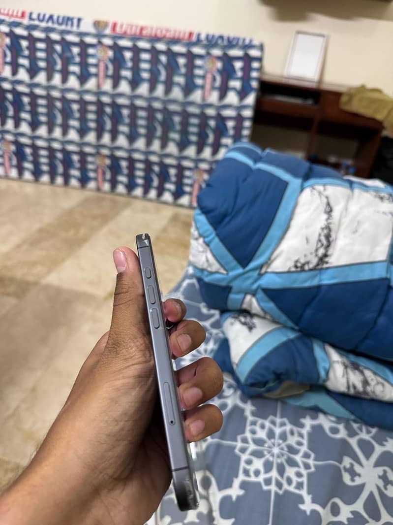 Apple iPhone 17 5