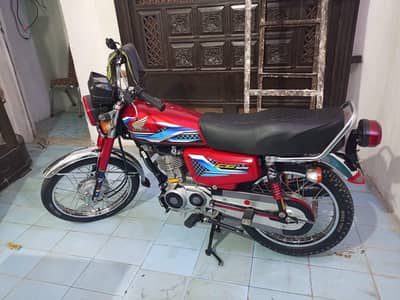 Honda 125 Peshawar nambr faile ofc k baqaya de. ao nambr plet copi bay