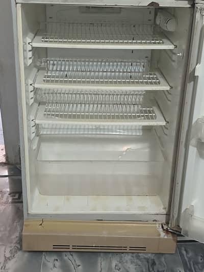 Fridge for sale 03198731967