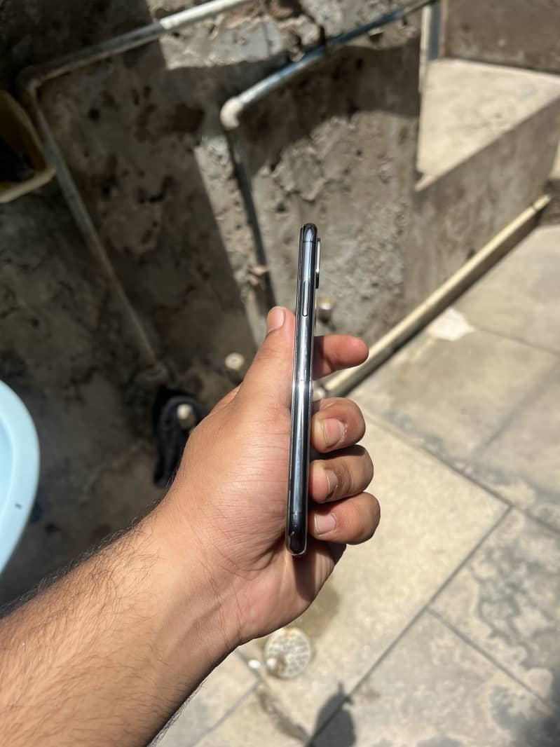Apple iPhone X 3