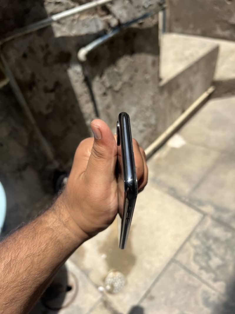 Apple iPhone X 4