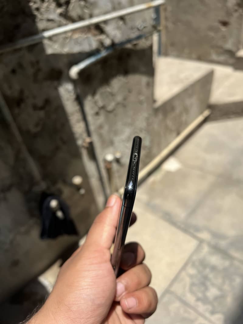 Apple iPhone X 5