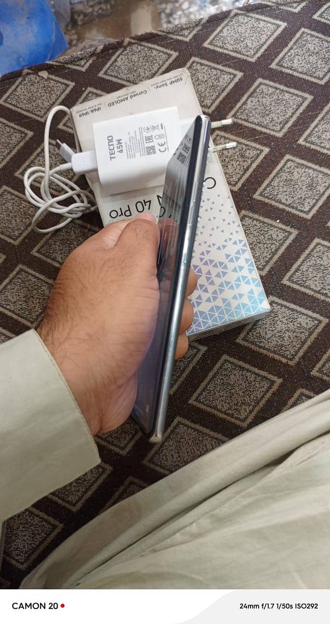 Tecno CAMON 40 Pro 4