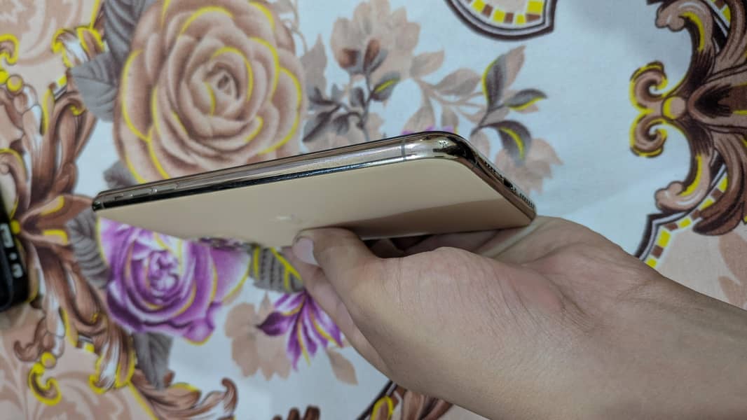 Apple iPhone 11 Pro Max 2