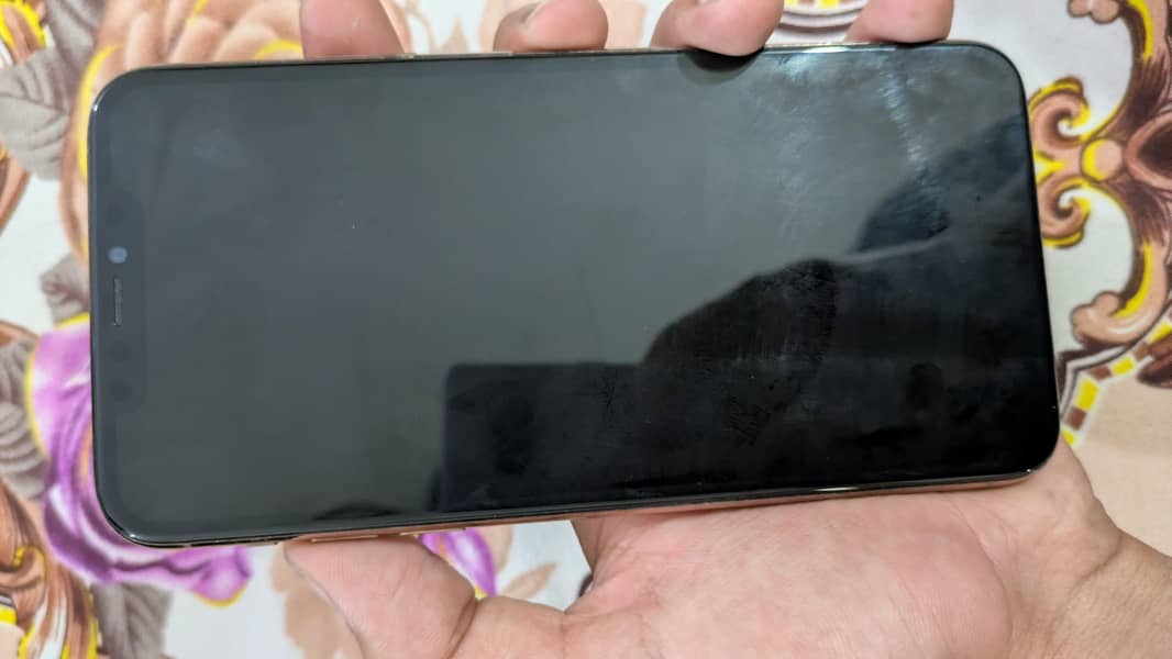 Apple iPhone 11 Pro Max 4