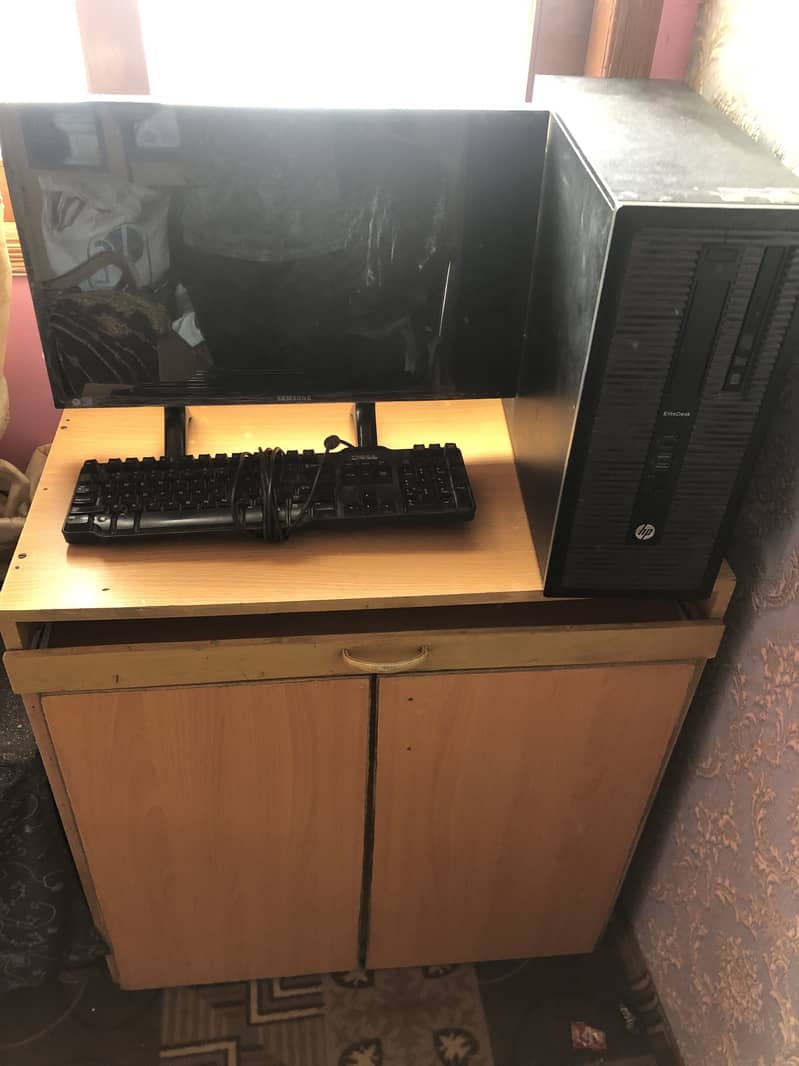 Computer table for sale 0